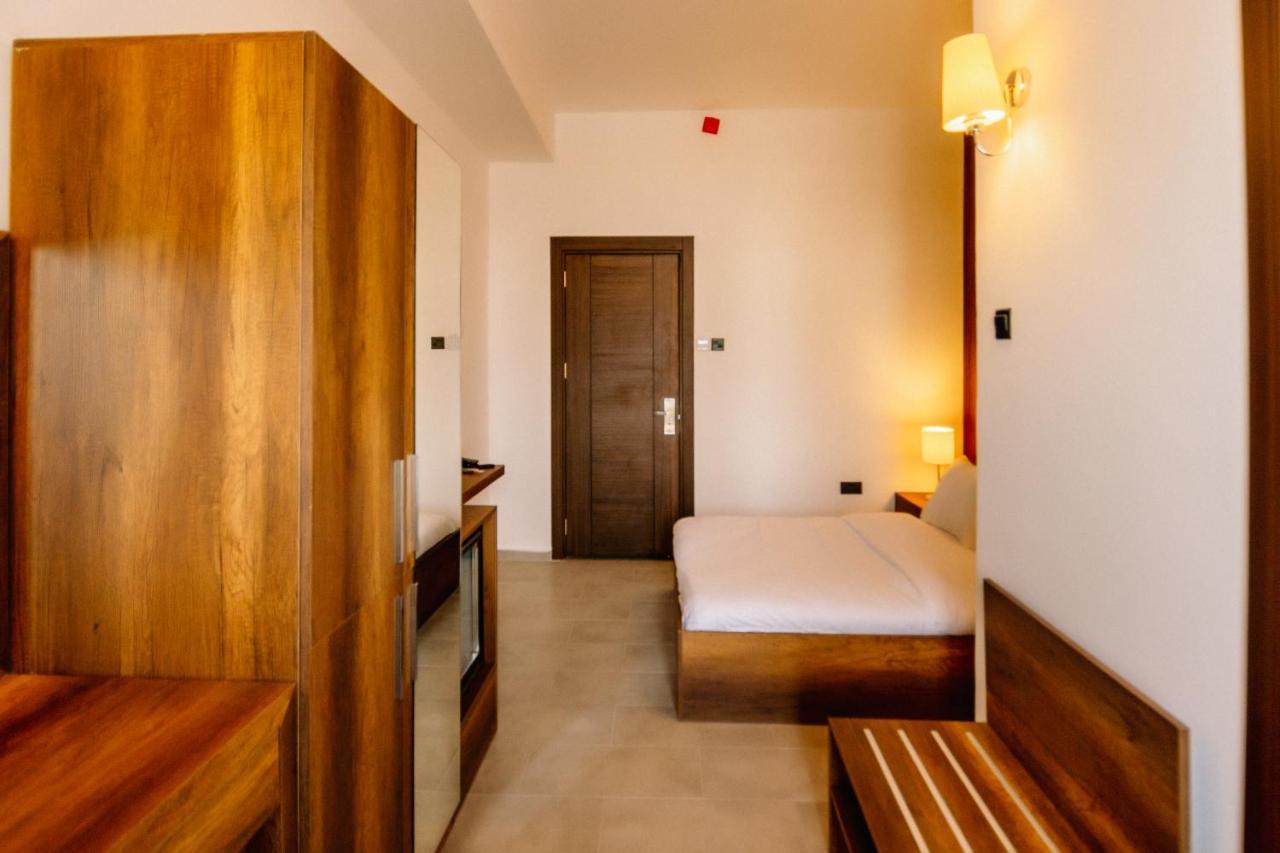 Cezar'S Airport Hotel نيقوسيا المظهر الخارجي الصورة