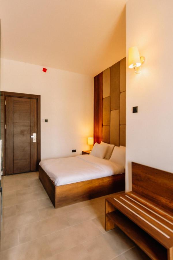 Cezar'S Airport Hotel نيقوسيا المظهر الخارجي الصورة